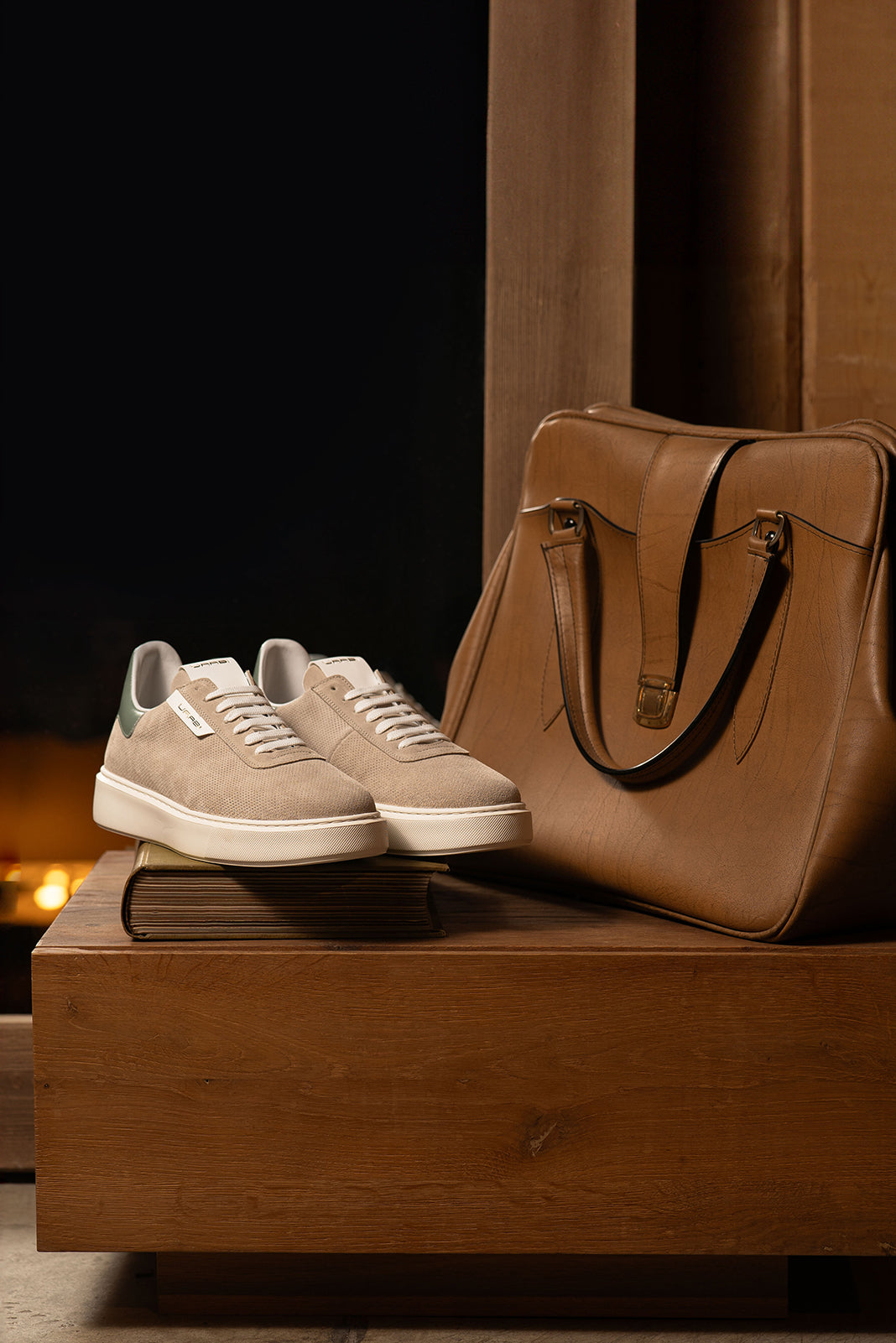 Zapatillas elegantes para oficina: Rompiendo el código de vestimenta con Uaabi.