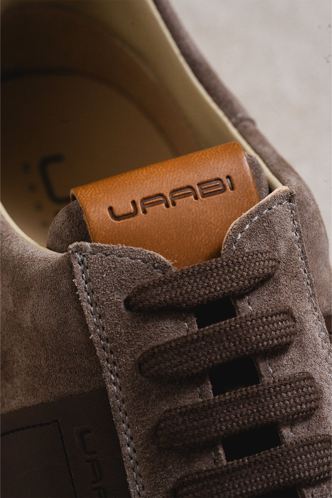 Invertir en zapatos de calidad: El antídoto contra la moda de usar y tirar.