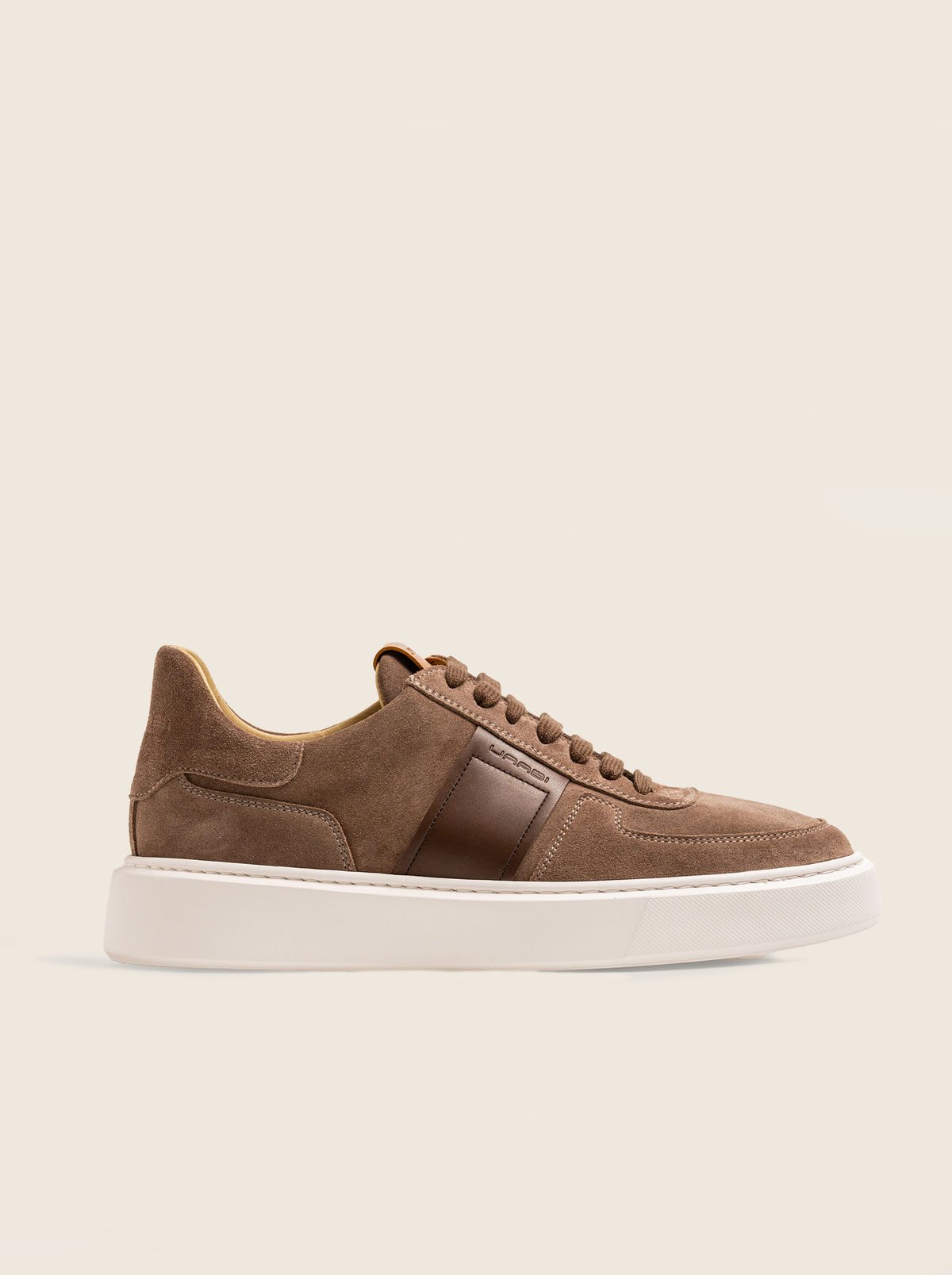 Sneaker EERSTE B80 en piel anteada taupe con banda lateral