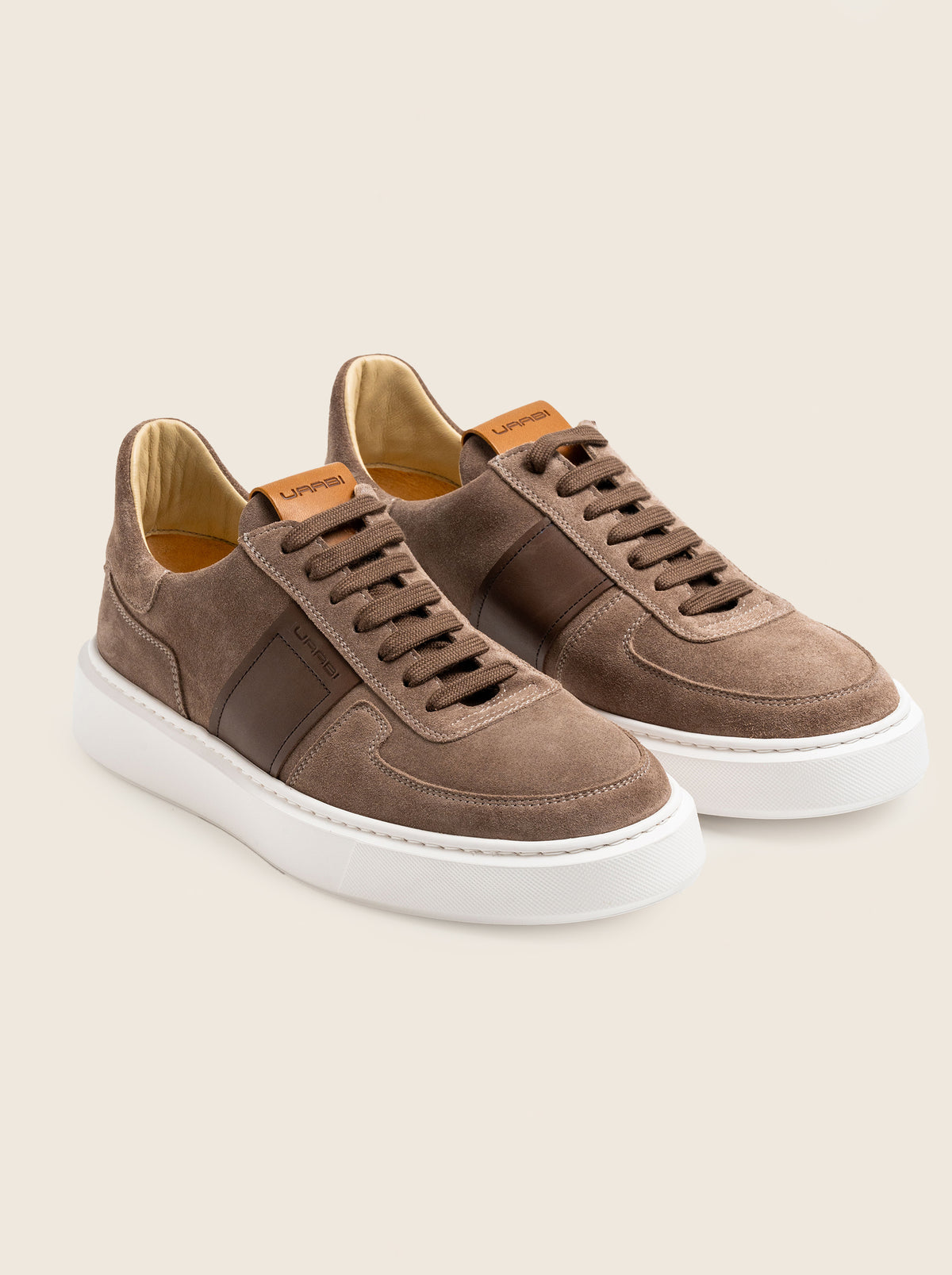 Sneaker EERSTE B80 en piel anteada taupe, vista de detalle
