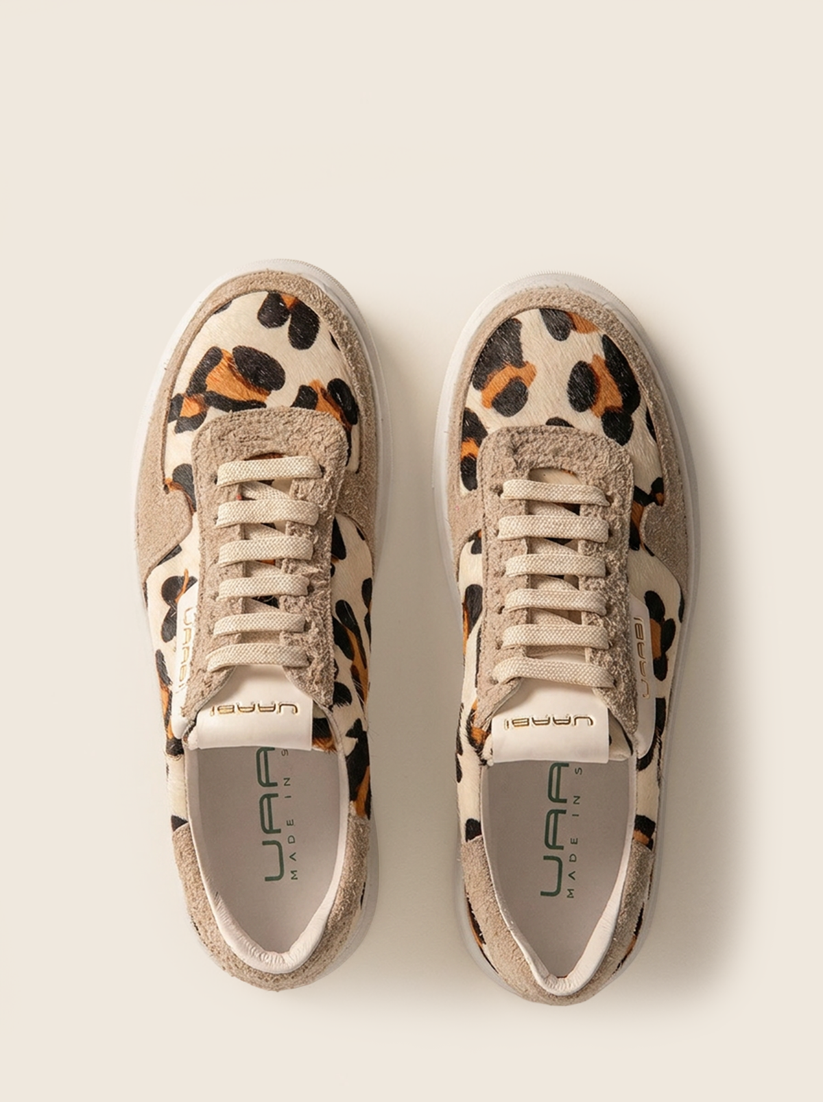 Sneaker EERSTE W20 en crudo con talón leopardo, vista cenital