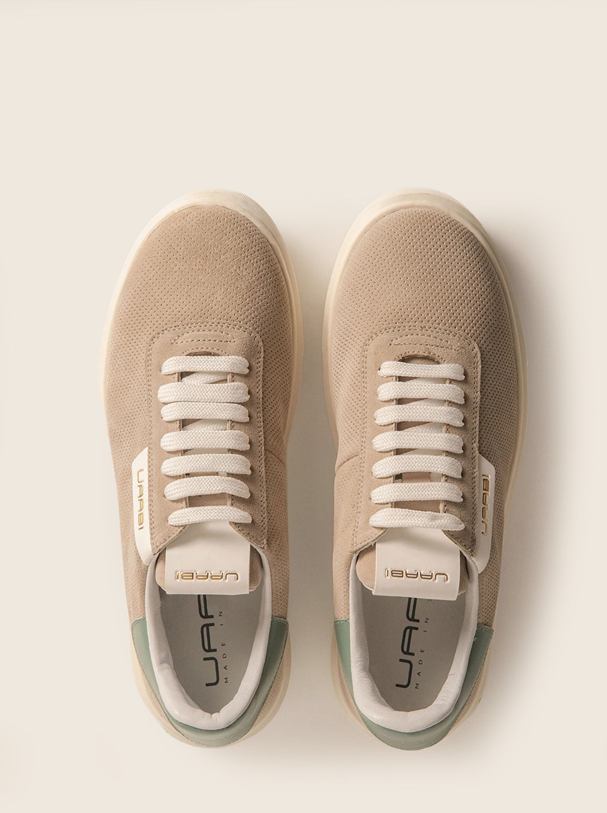 Sneaker GLAAD G1 en beige y verde, vista cenital