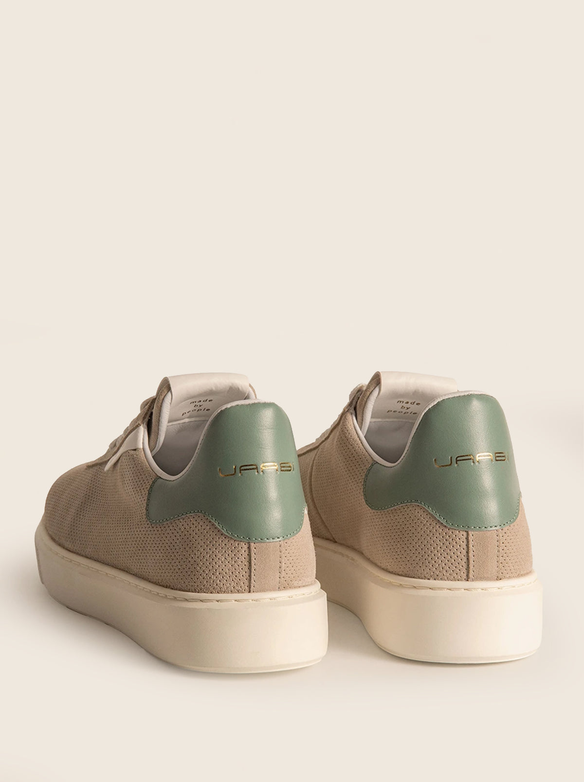 Sneaker GLAAD G1, detalle del talón sobredimensionado
