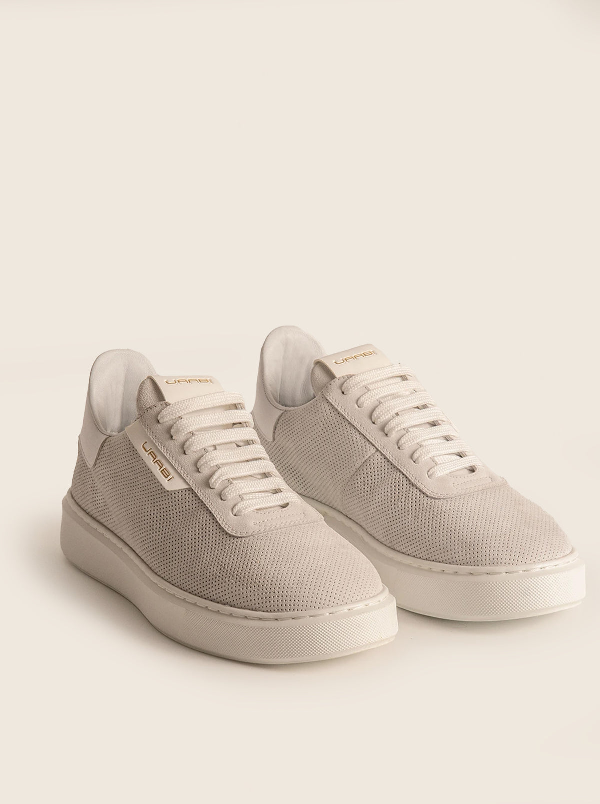 Sneaker GLAAD G2 en gris claro, vista frontolateral