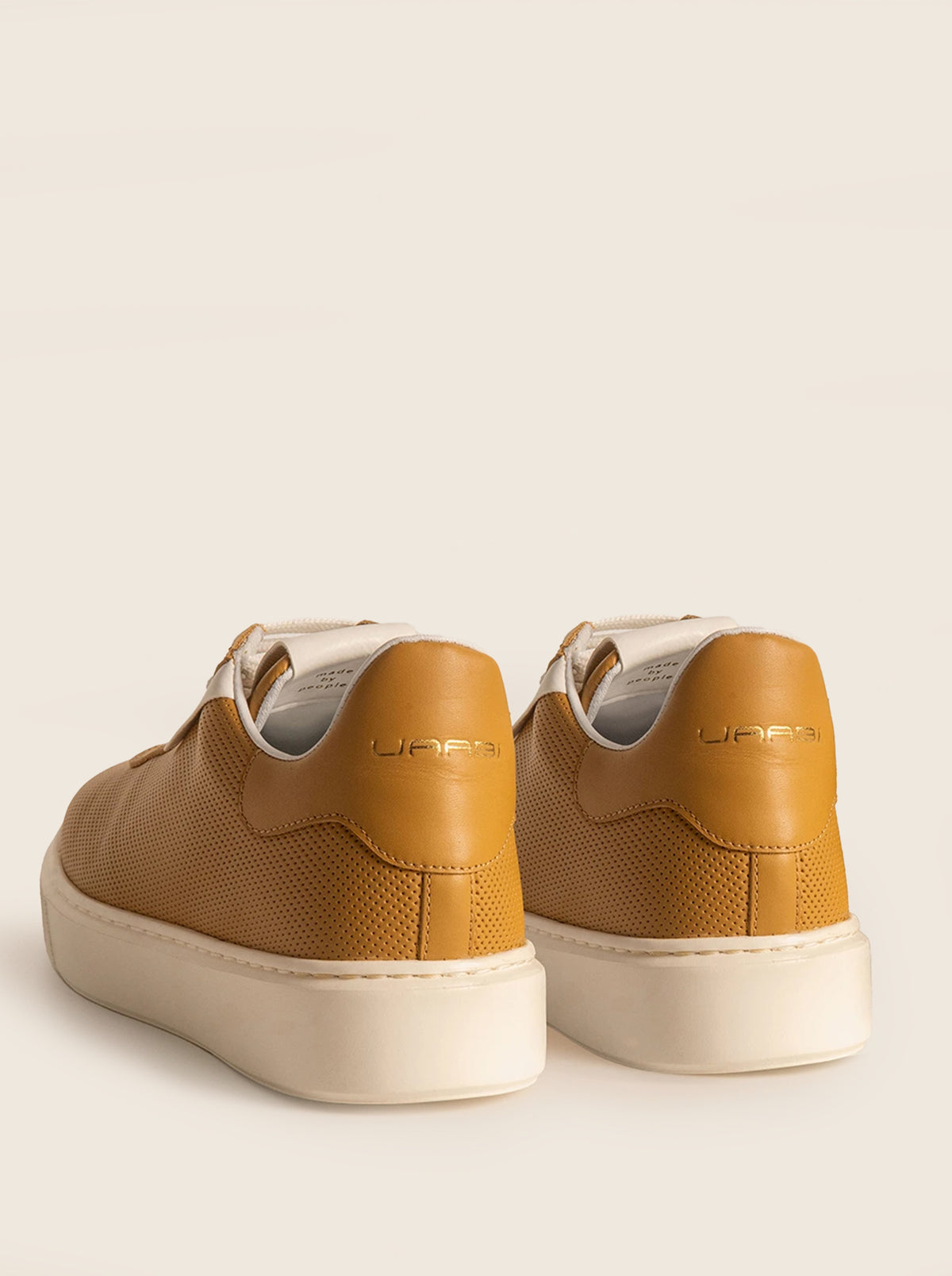 Sneaker GLAAD G3, detalle del talón sobredimensionado