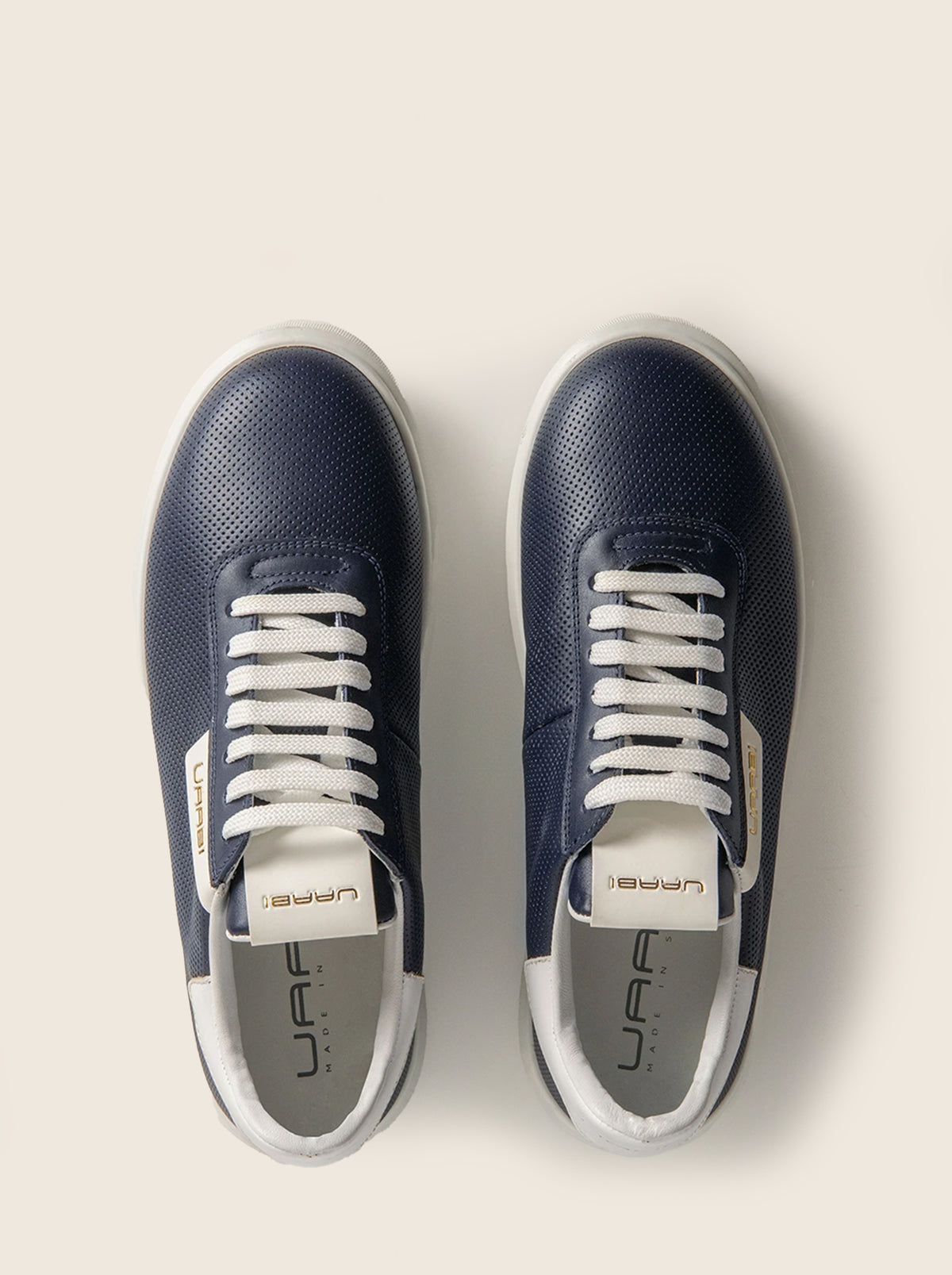 Sneaker GLAAD G4 en piel flor azul marino, vista cenital