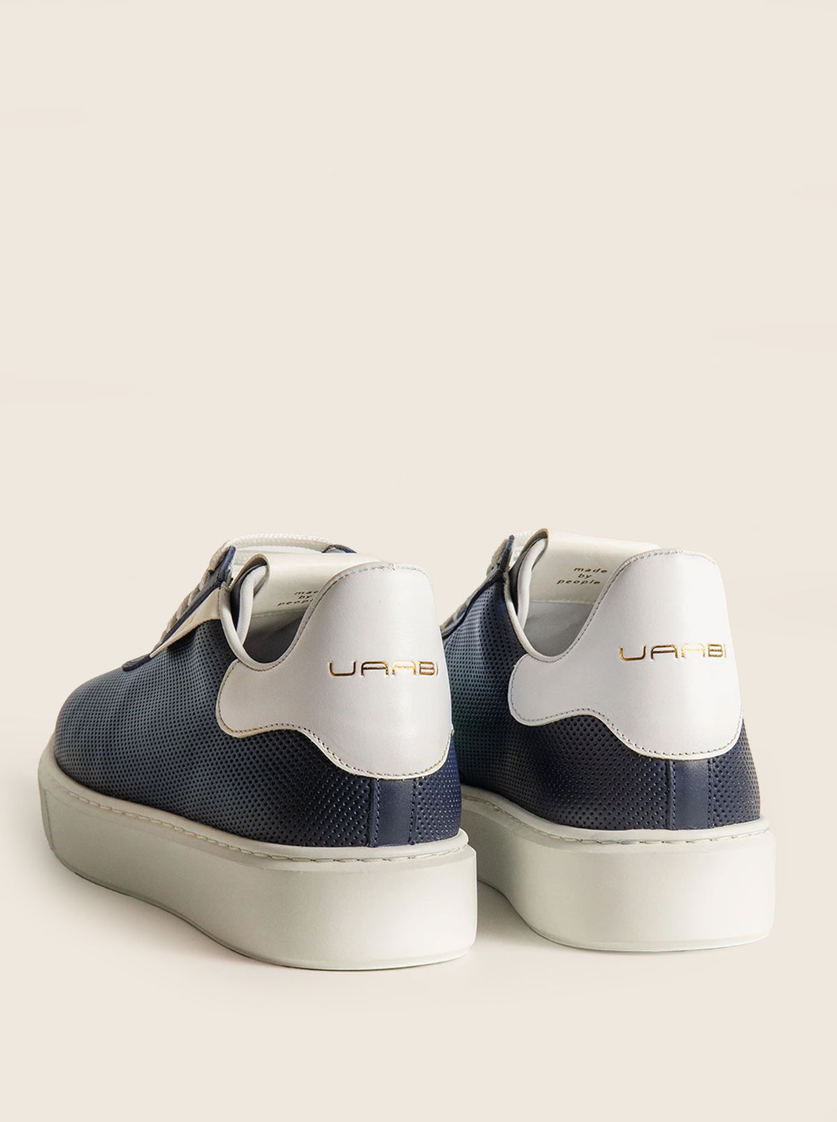 Sneaker GLAAD G4, detalle del talón sobredimensionado