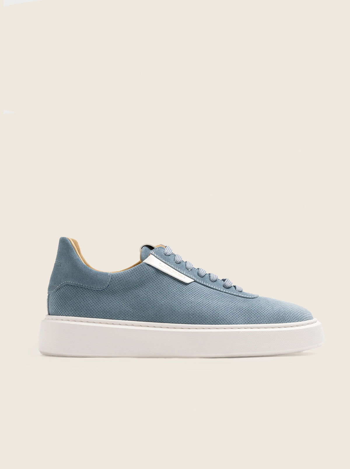 Sneaker GLAAD G6 en piel anteada celeste, vista lateral