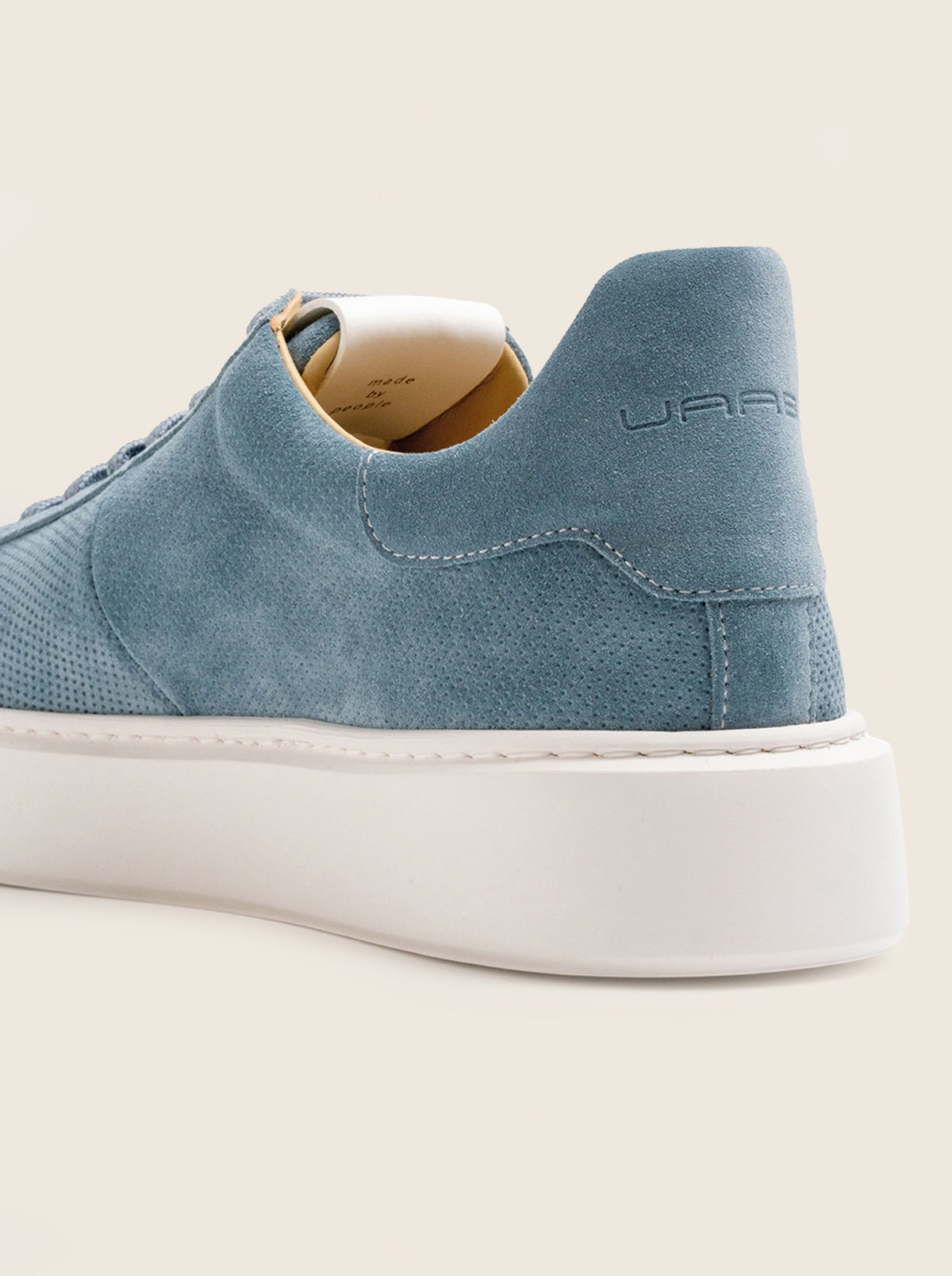 Sneaker GLAAD G6, vista trasera del talón sobredimensionado