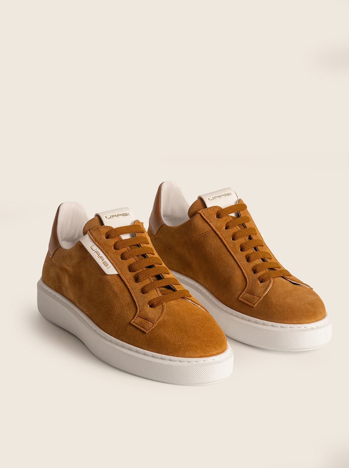Sneaker HOOP Z31 en piel anteada tostada, vista frontolateral