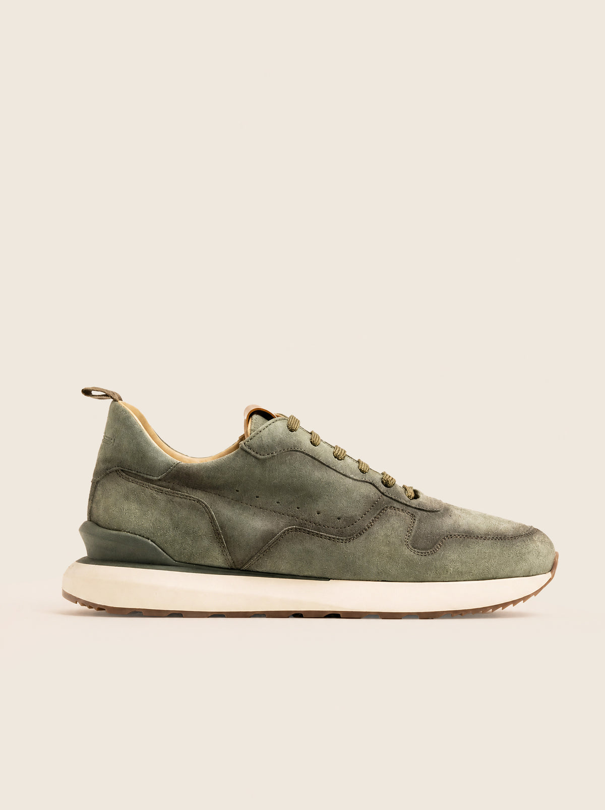 Sneaker WENNER R11 en piel anteada verde oliva, vista lateral